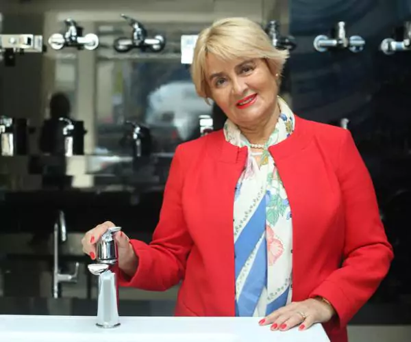Gıla Benmayor' un Hürriyet İnternet'te Yayınlanan Elginkan Topluluğu ve E.C.A.-SEREL Markaları Hakkındaki Yazısı